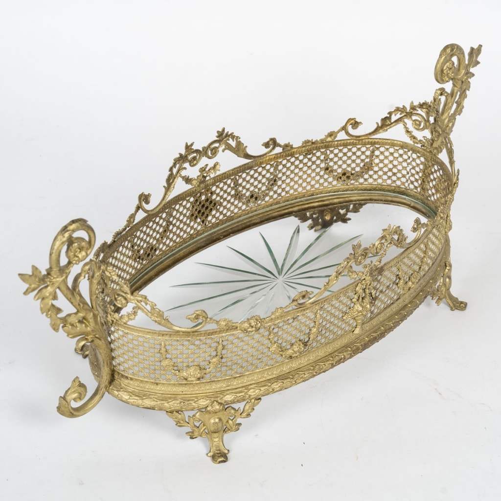 Coupe ovale en laiton doré et verre taillé – Style Louis XV | Biron 