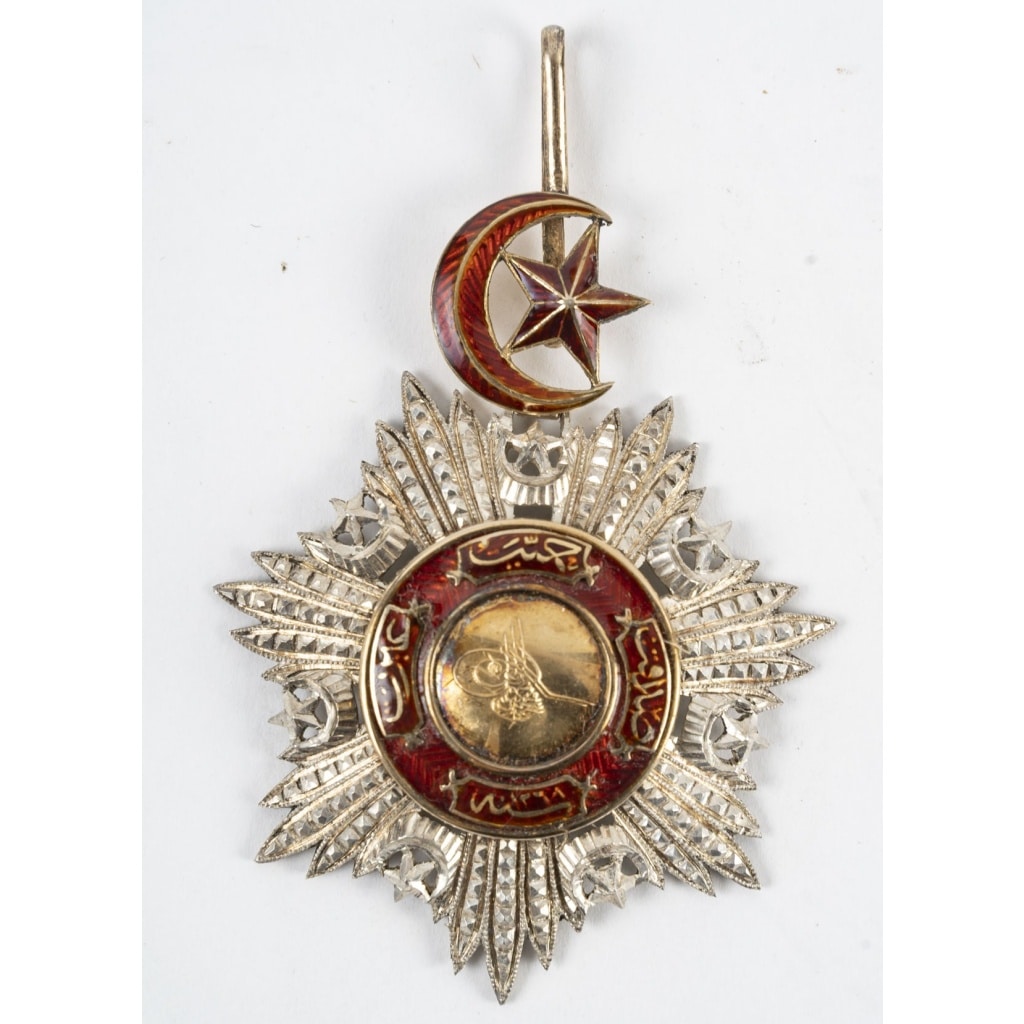 Ensemble de trois décorations ottomanes en argent et émail – XIXe siècle | Biron 