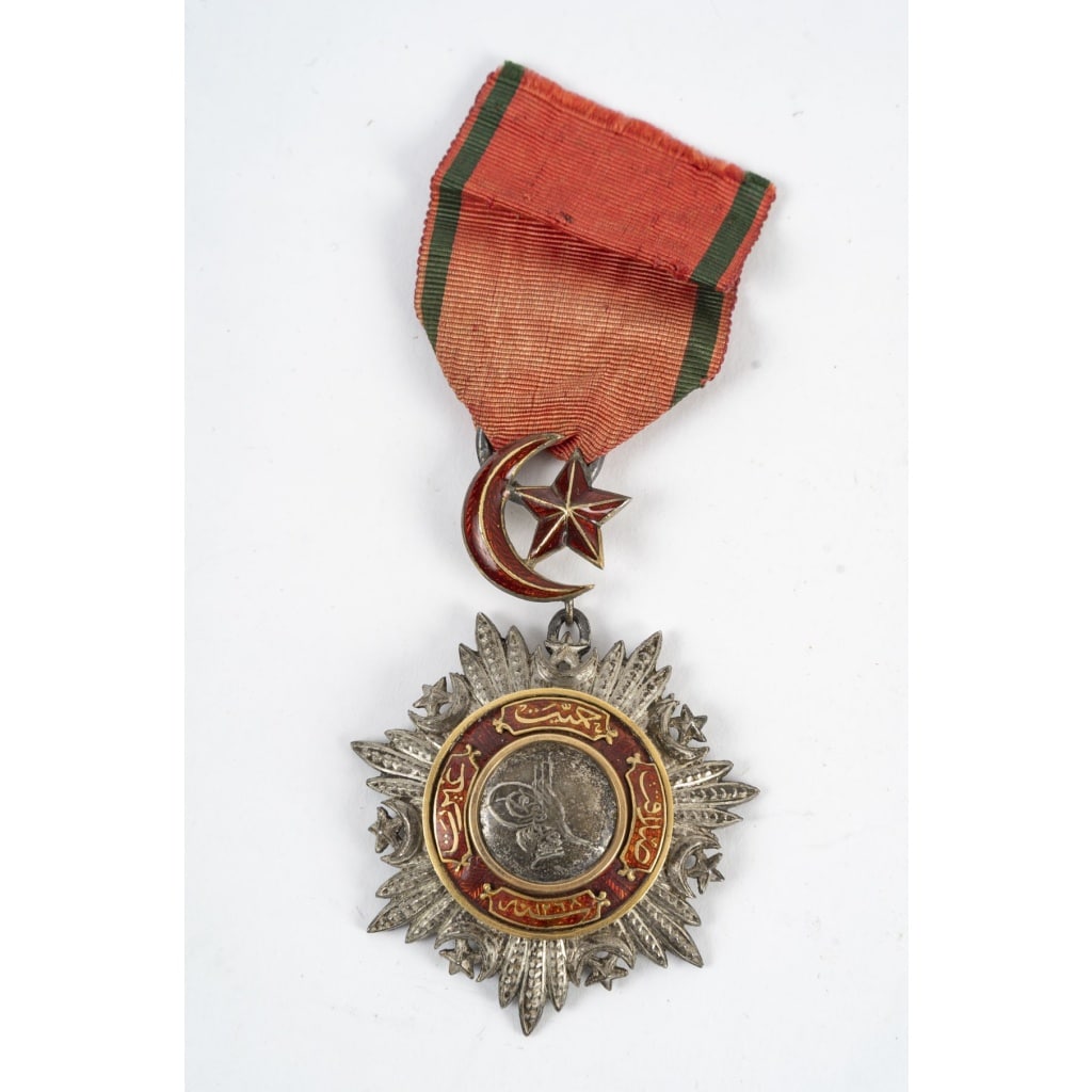 Ensemble de trois décorations ottomanes en argent et émail – XIXe siècle | Biron 