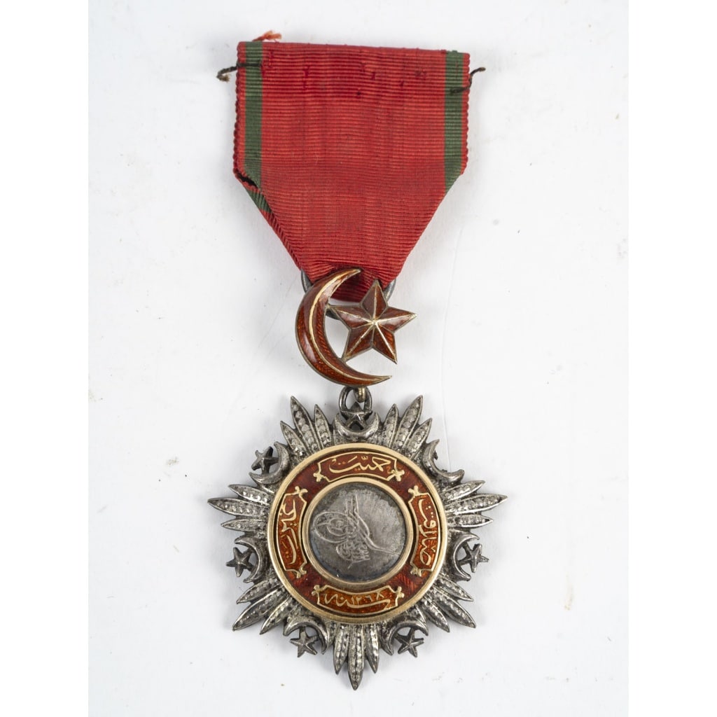 Ensemble de trois décorations ottomanes en argent et émail – XIXe siècle | Biron 