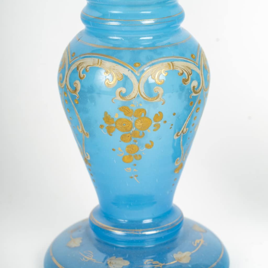 Charmante paire de vases en opaline bleue, époque XIXe siècle | Biron 