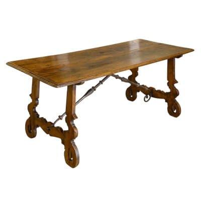 Grande table espagnole en noyer du 18ème siècle