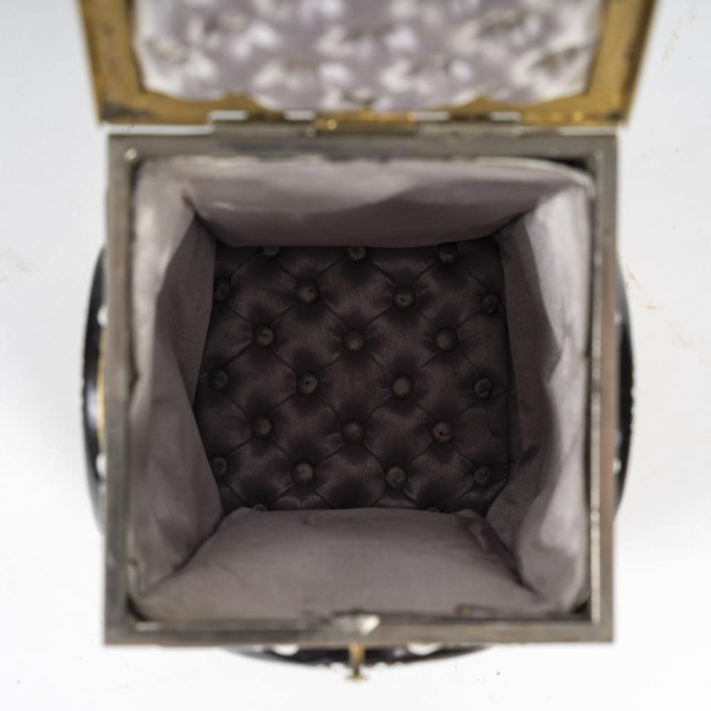 Un coffret à bijoux en émail, XIXè siècle | Biron 