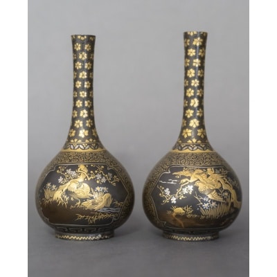 Paire de vases japonais en bronze en Nuno-me-zô-gan