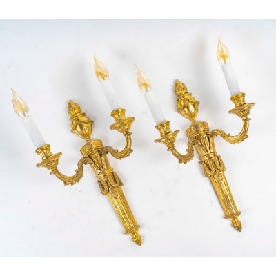 Paire d’Appliques en Bronze Ciselé à Deux Bras de Lumières de style Louis XVI vers 1850