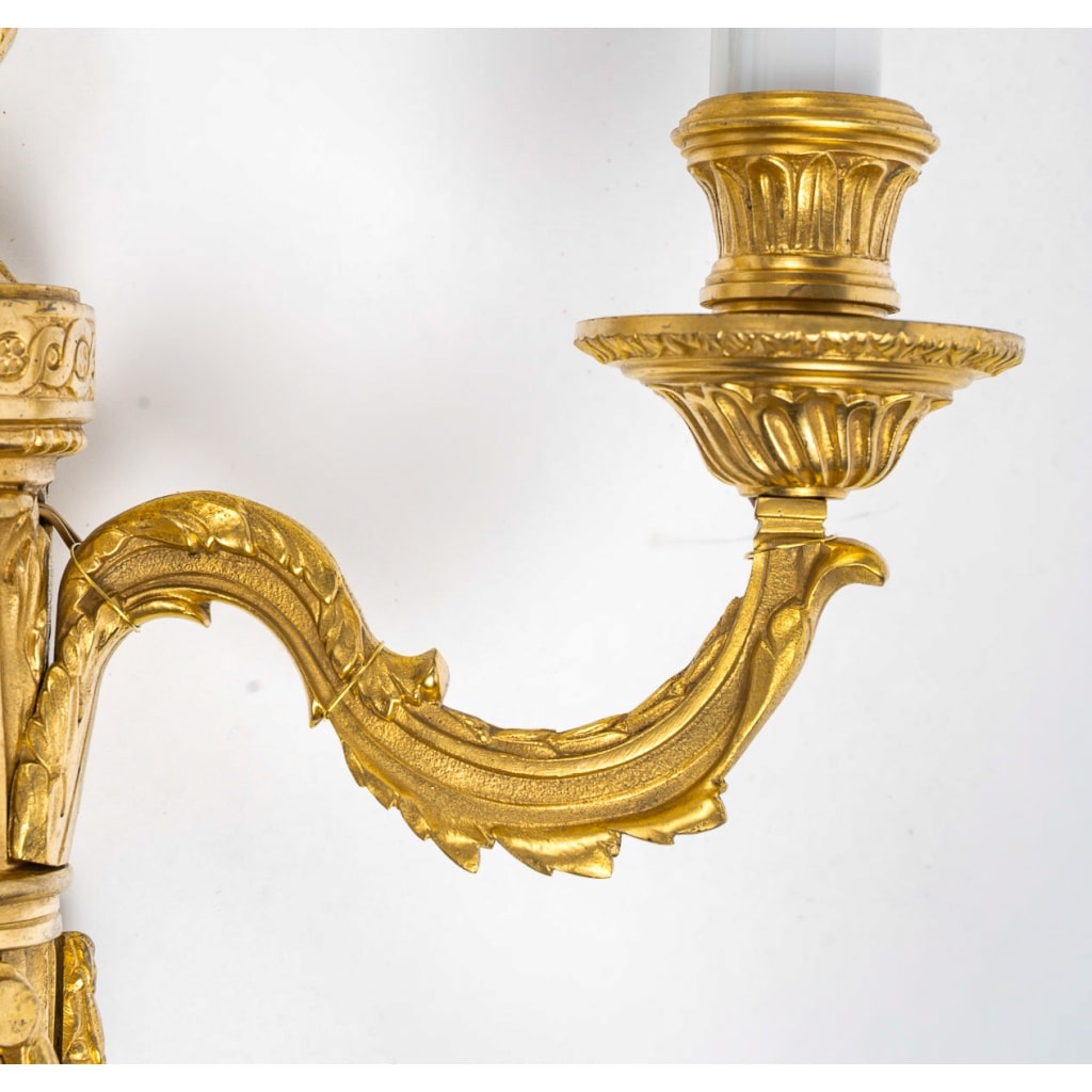 Paire d’Appliques en Bronze Ciselé à Deux Bras de Lumières de style Louis XVI vers 1850 | Biron 