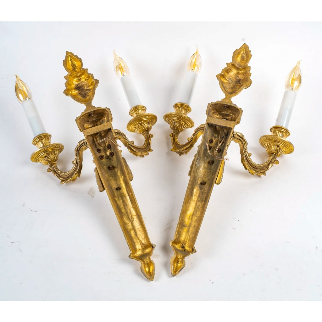 Paire d’Appliques en Bronze Ciselé à Deux Bras de Lumières de style Louis XVI vers 1850 | Biron 