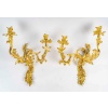 Paire d’appliques à deux lumières d’époque Louis XV en bronze ciselé et doré, vers 1750 | Biron 