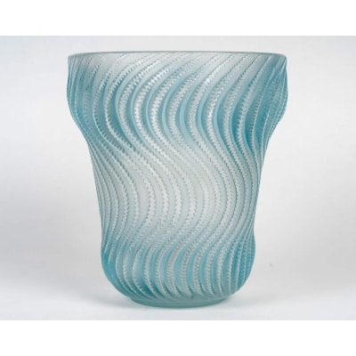 Vase "Actinia" verre blanc patiné bleu de René LALIQUE