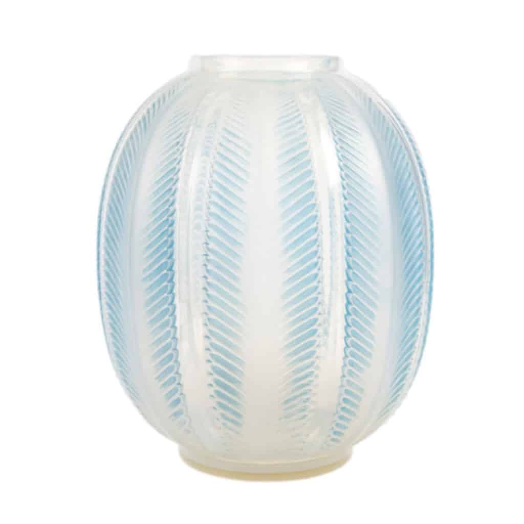 1932 – René Lalique – Vase « Biskra » Opalescent. | Biron 
