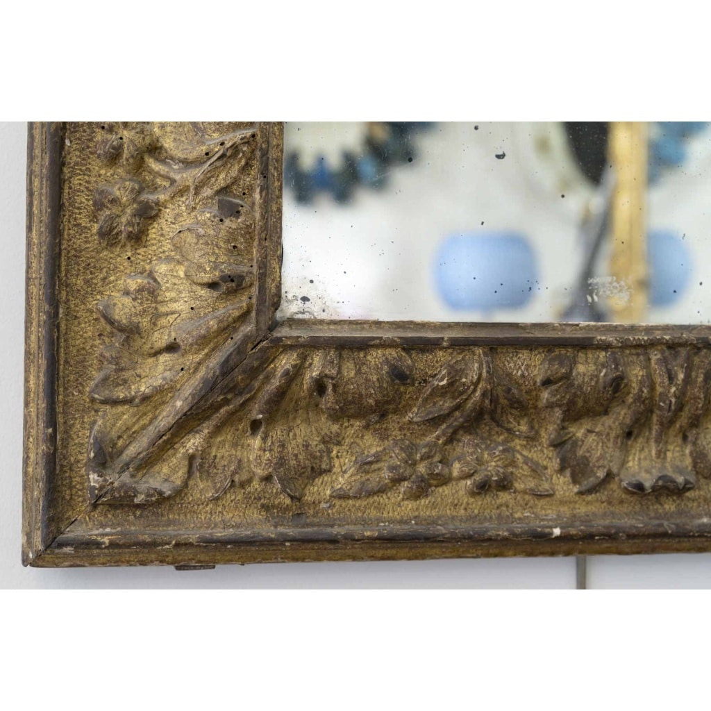 Cadre en bois sculpté doré du XVIIème siècle. | Biron 