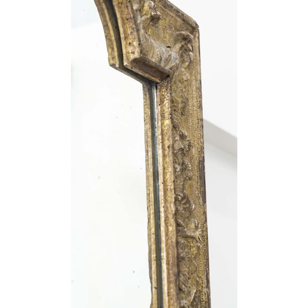 Cadre en bois sculpté doré du XVIIème siècle. | Biron 
