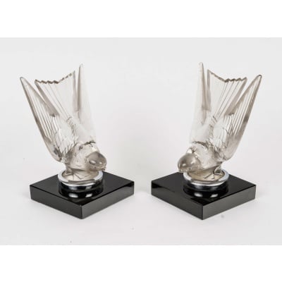 Serre-Livres Mascottes "Hirondelles" verre blanc sur socles opalin noir de René LALIQUE