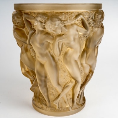 Vase "Bacchantes" verre blanc patiné sépia de René LALIQUE