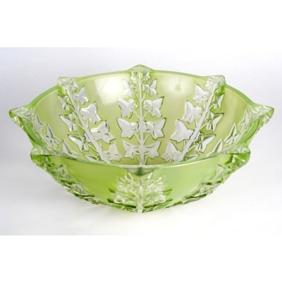 Coupe "Lierre" verre blanc patiné vert de René LALIQUE