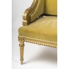 Petit canapé en bois doré sculpté, style Louis XVI | Biron 