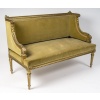 Petit canapé en bois doré sculpté, style Louis XVI | Biron 