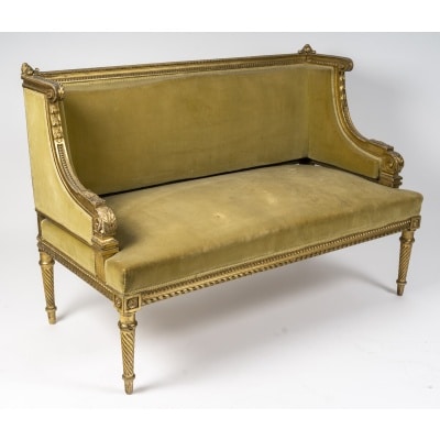 Petit canapé en bois doré sculpté, style Louis XVI