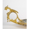 Élégant bougeoir à main à décors en émail cloisonné en bronze doré finement travaillé, période Napoléon III, orné de décors en émail cloisonné. | Biron 
