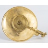 Élégant bougeoir à main à décors en émail cloisonné en bronze doré finement travaillé, période Napoléon III, orné de décors en émail cloisonné. | Biron 