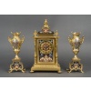 Une garniture de cheminée en bronze doré et émail cloisonné, XIXè siècle | Biron 