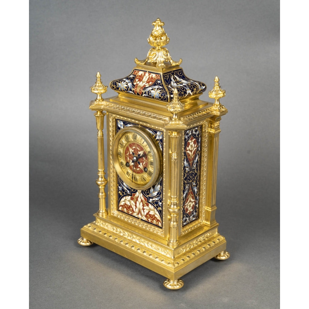 Une garniture de cheminée en bronze doré et émail cloisonné, XIXè siècle | Biron 