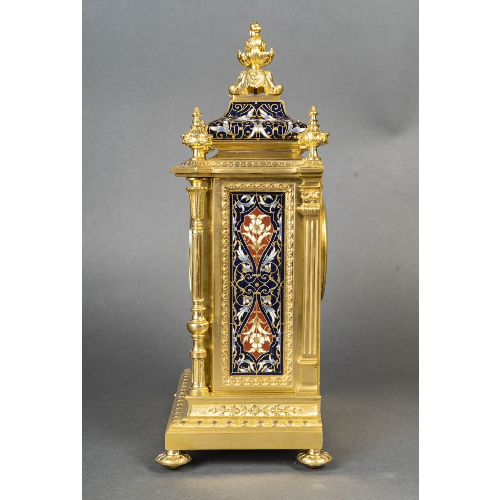 Une garniture de cheminée en bronze doré et émail cloisonné, XIXè siècle | Biron 