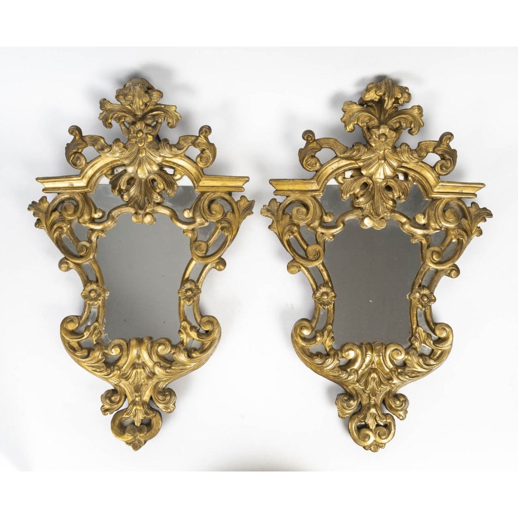 Une paire de miroirs en bois doré, XVIII é siècle | Biron 