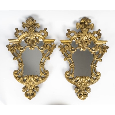 Une paire de miroirs en bois doré, XVIII é siècle