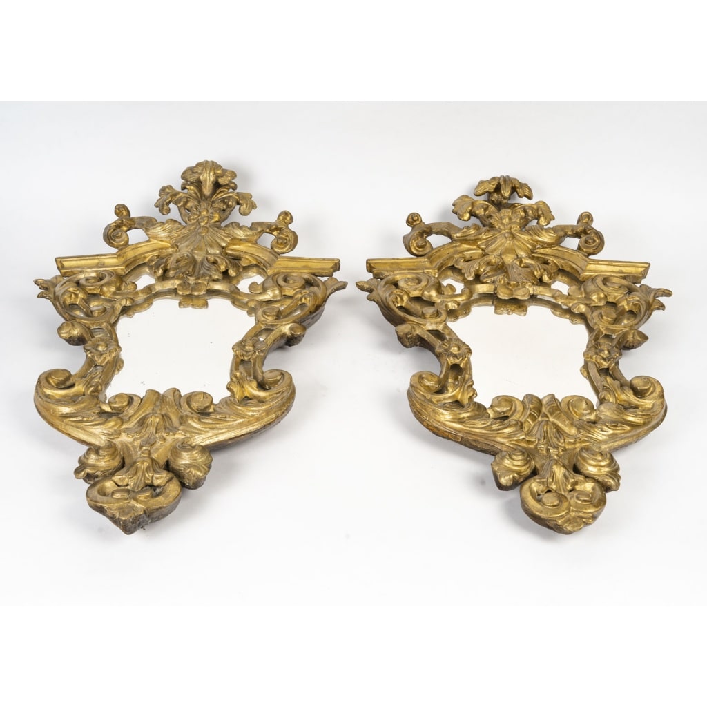 Une paire de miroirs en bois doré, XVIII é siècle | Biron 