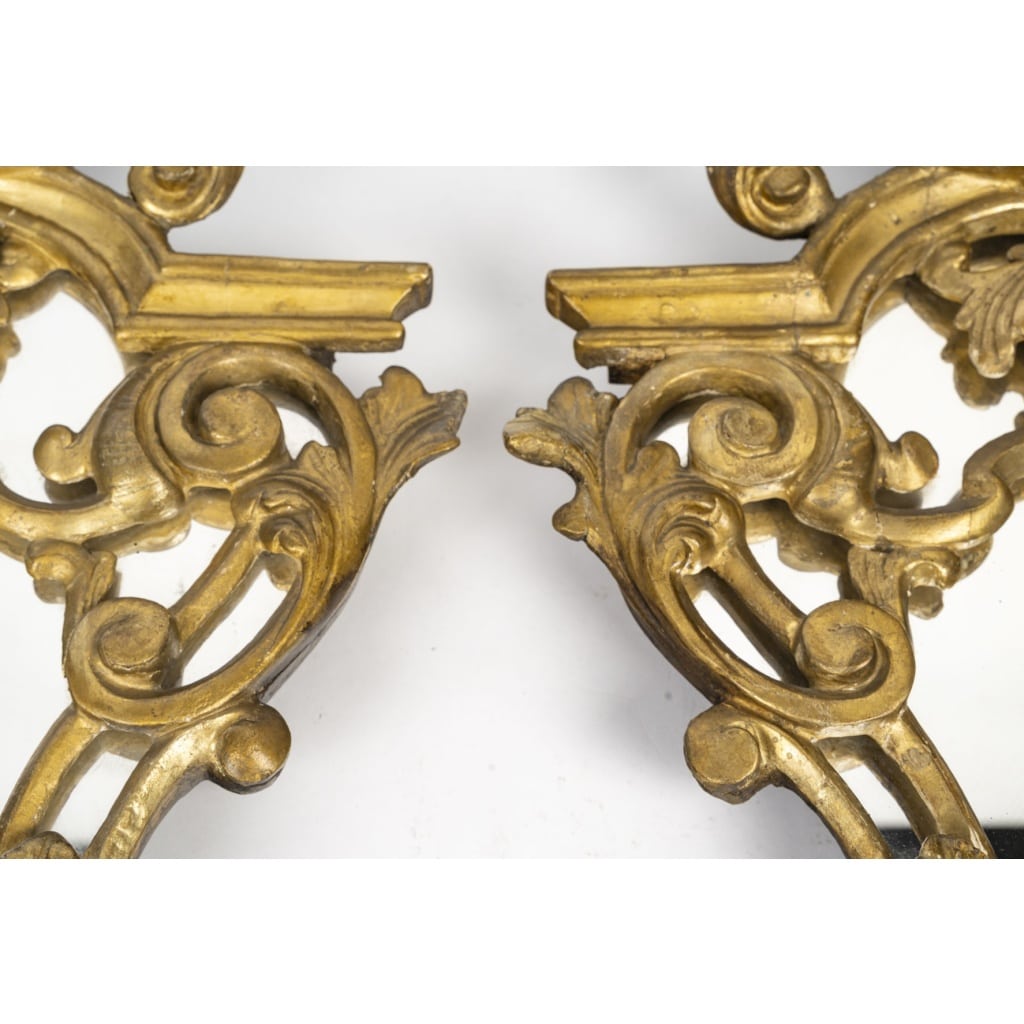 Une paire de miroirs en bois doré, XVIII é siècle | Biron 