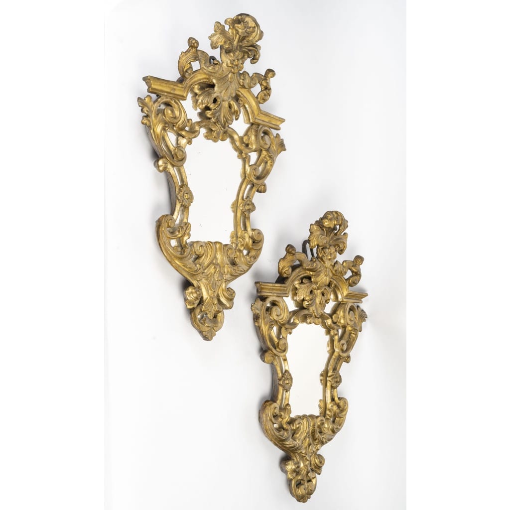 Une paire de miroirs en bois doré, XVIII é siècle | Biron 