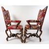 Paire de fauteuils à coiffer en noyer mouluré et sculpté, Italie, début du XVIIIe siècle | Biron 