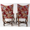 Paire de fauteuils à coiffer en noyer mouluré et sculpté, Italie, début du XVIIIe siècle | Biron 