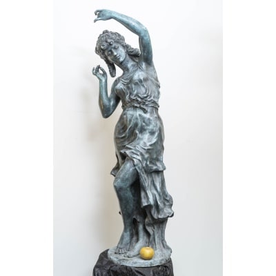 Grande sculpture « Femme dansante » circa 1900.