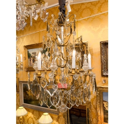 Signé Baccarat Lustre de style Louis XV en bronze doré et décor de crystal taillé vers 1880-1890