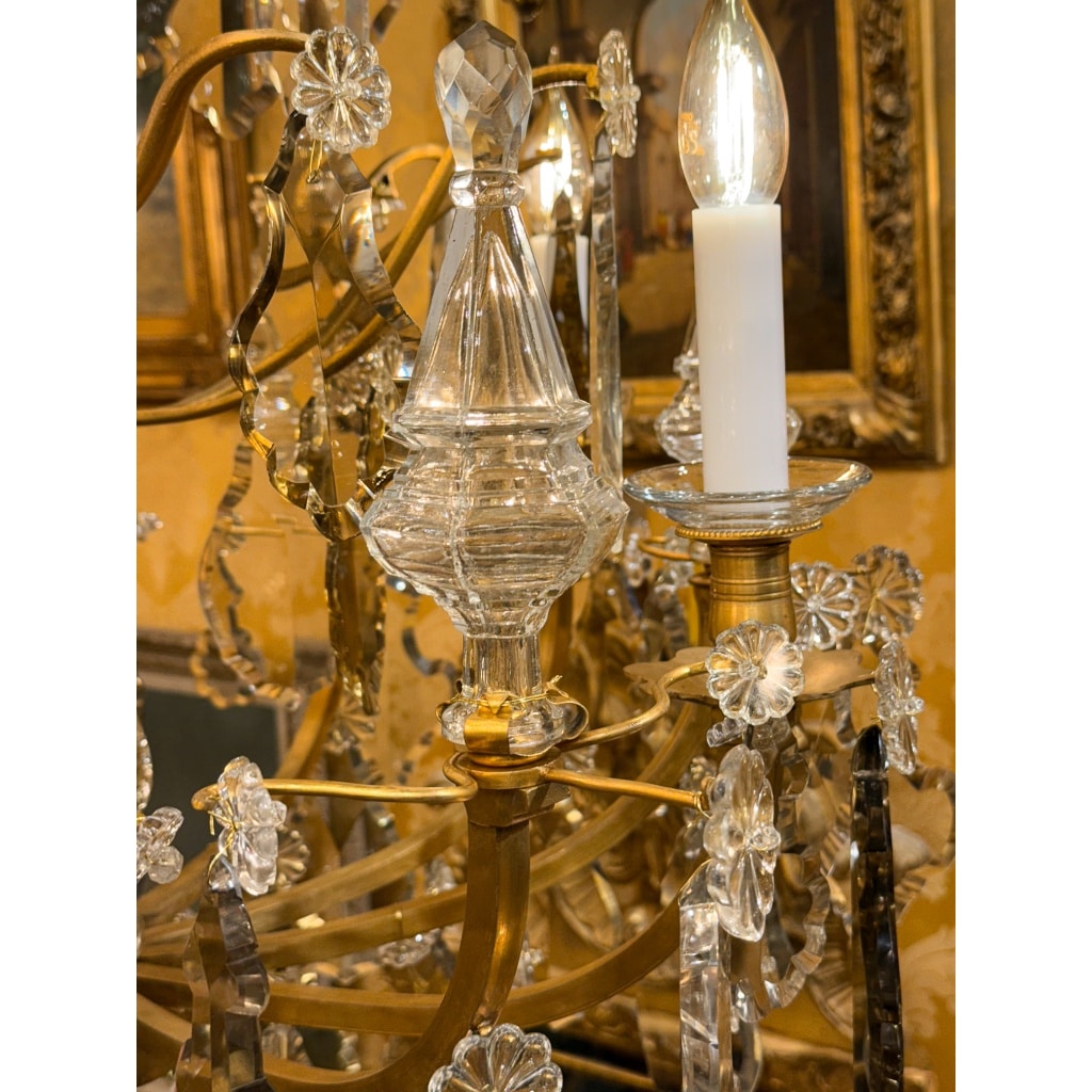 Signé Baccarat Lustre de style Louis XV en bronze doré et décor de crystal taillé vers 1880-1890 | Biron 