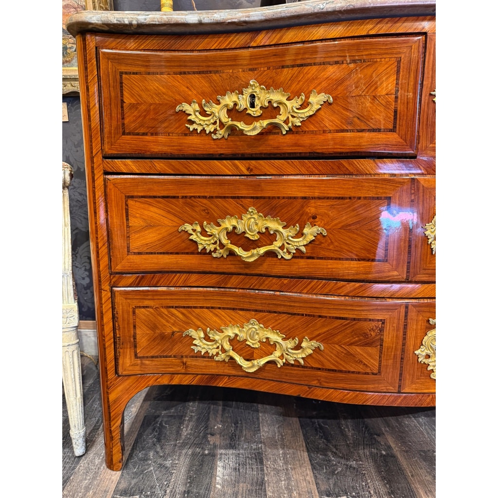 Jean-François Lapie (1720-1797) – Commode en marqueterie de bois de rose et bois de violette d’époque Louis XV | Biron 