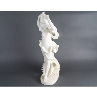 Une sculpture en albâtre, danseuse au tambourin, Fin XIXème siècle