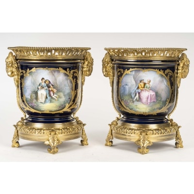 Une Paire De Cache-pot En Porcelaine, Fin XIXème Siècle