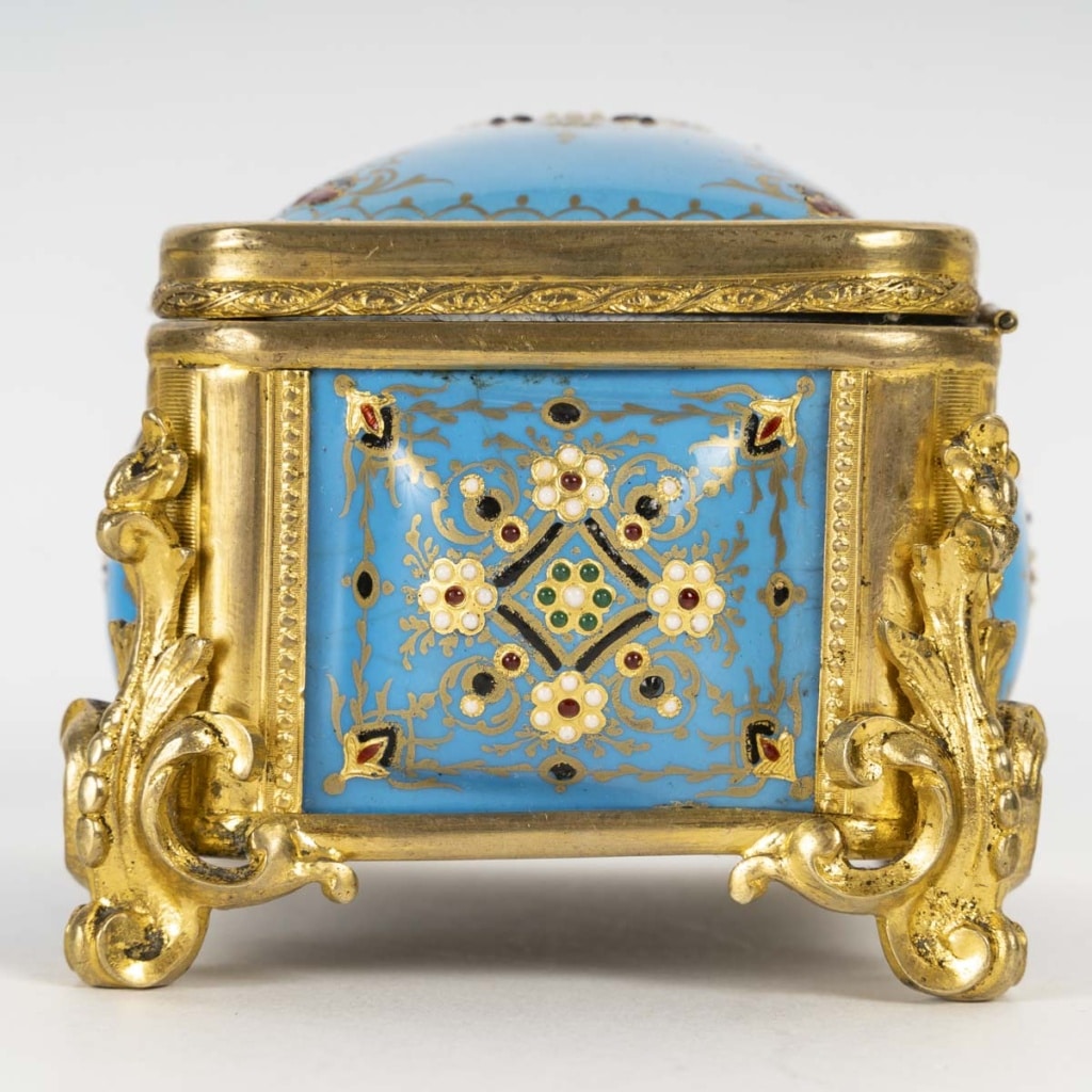 Un Coffret à Bijoux En bronze doré et émail, Fin XIXème Siècle 3