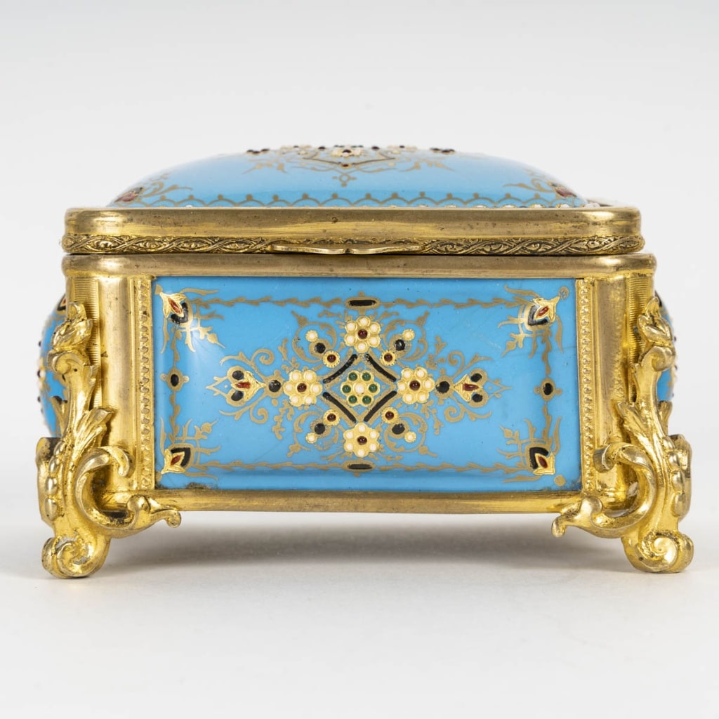 Un Coffret à Bijoux En bronze doré et émail, Fin XIXème Siècle 8