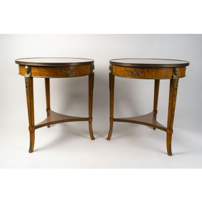 Une paire de tables ronde de salon, 1900