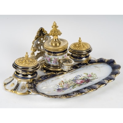 Un Encrier En Porcelaine Et Bronze Doré, Fin XIXème Siècle