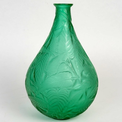 Vase "Sauges" verre vert émeraude de René LALIQUE