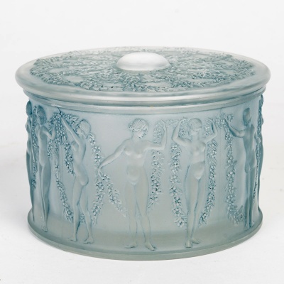 Boîte "Figurines et Guirlandes" verre blanc patiné bleu de René LALIQUE