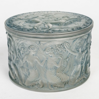 Boîte "Figurines et Voiles" verre blanc patiné bleu de René LALIQUE