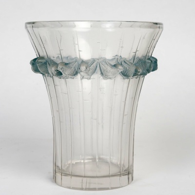Vase "Boulouris" verre blanc patiné bleu de René LALIQUE