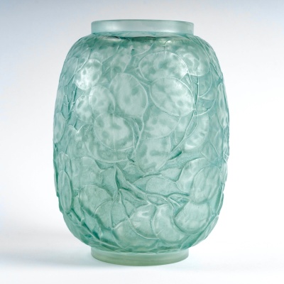 Vase "Monnaie du Pape" verre blanc patiné bleu vert de René LALIQUE