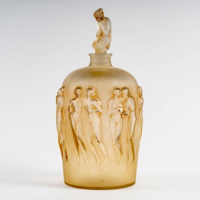 Vase "Douze Figurines avec Bouchon Figurine" verre blanc patiné sépia de René LALIQUE
